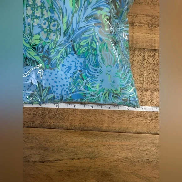 Lilly Pulitzer Beach Day Pouch NWT - Picture 3 of 9